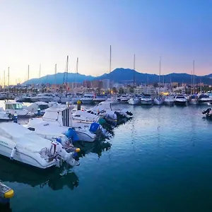 https://puerto-marina-luxury-2bdr-apartment-with-sea-view.es-andalucia.com